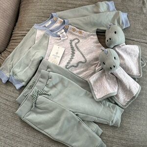 Twin dinosaur outfits & toy 3-6m